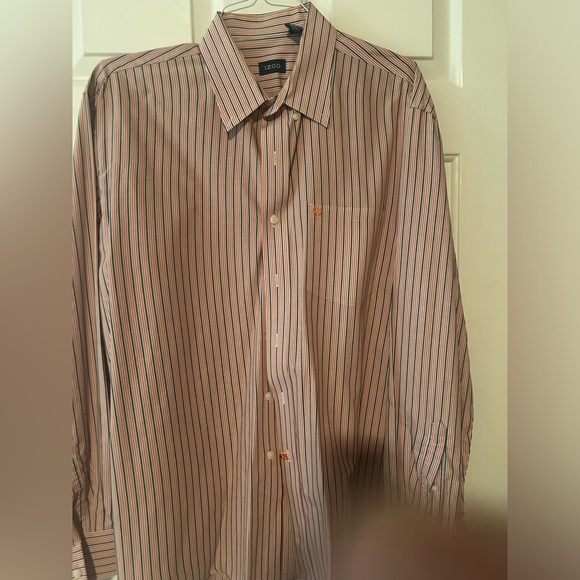 IZOD Men’s XL button down shirt. Just dry cleaned for you. EUC - Picture 4 of 4